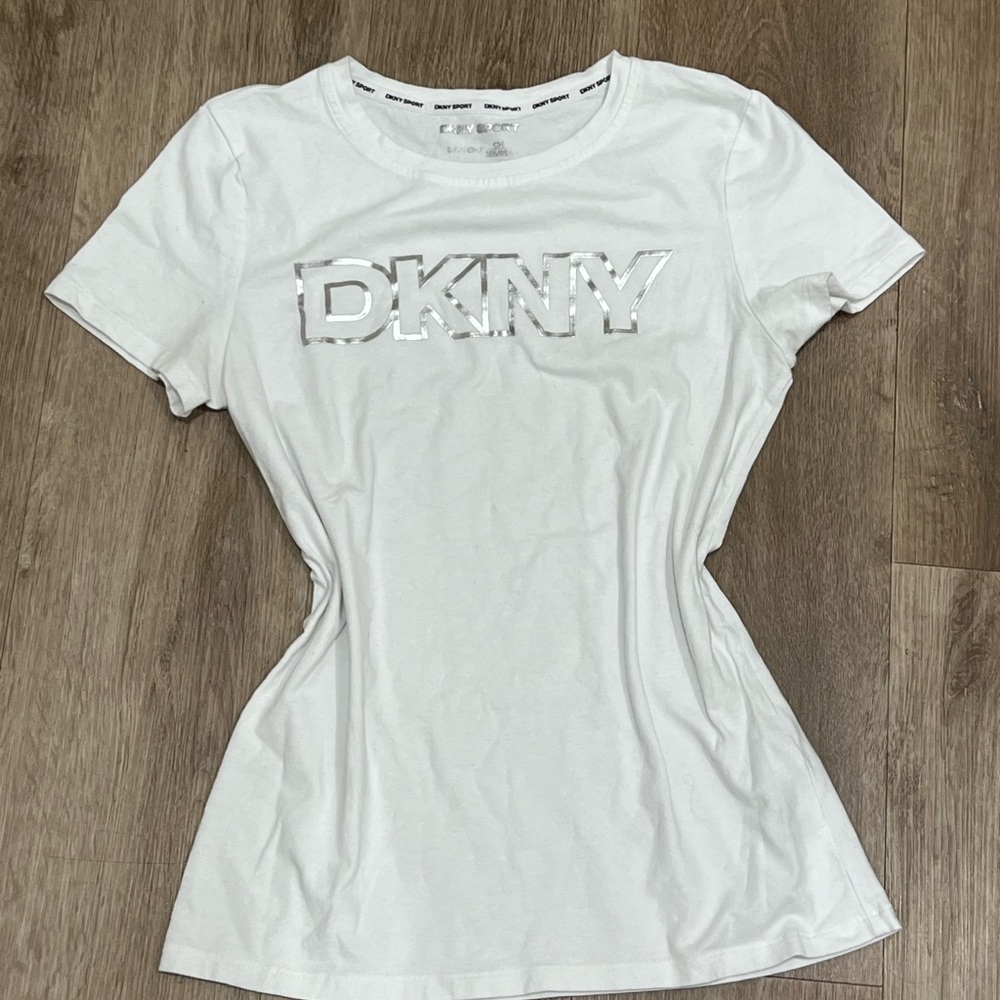 DKNY White Fitted Graphic Short Sleeve Tee